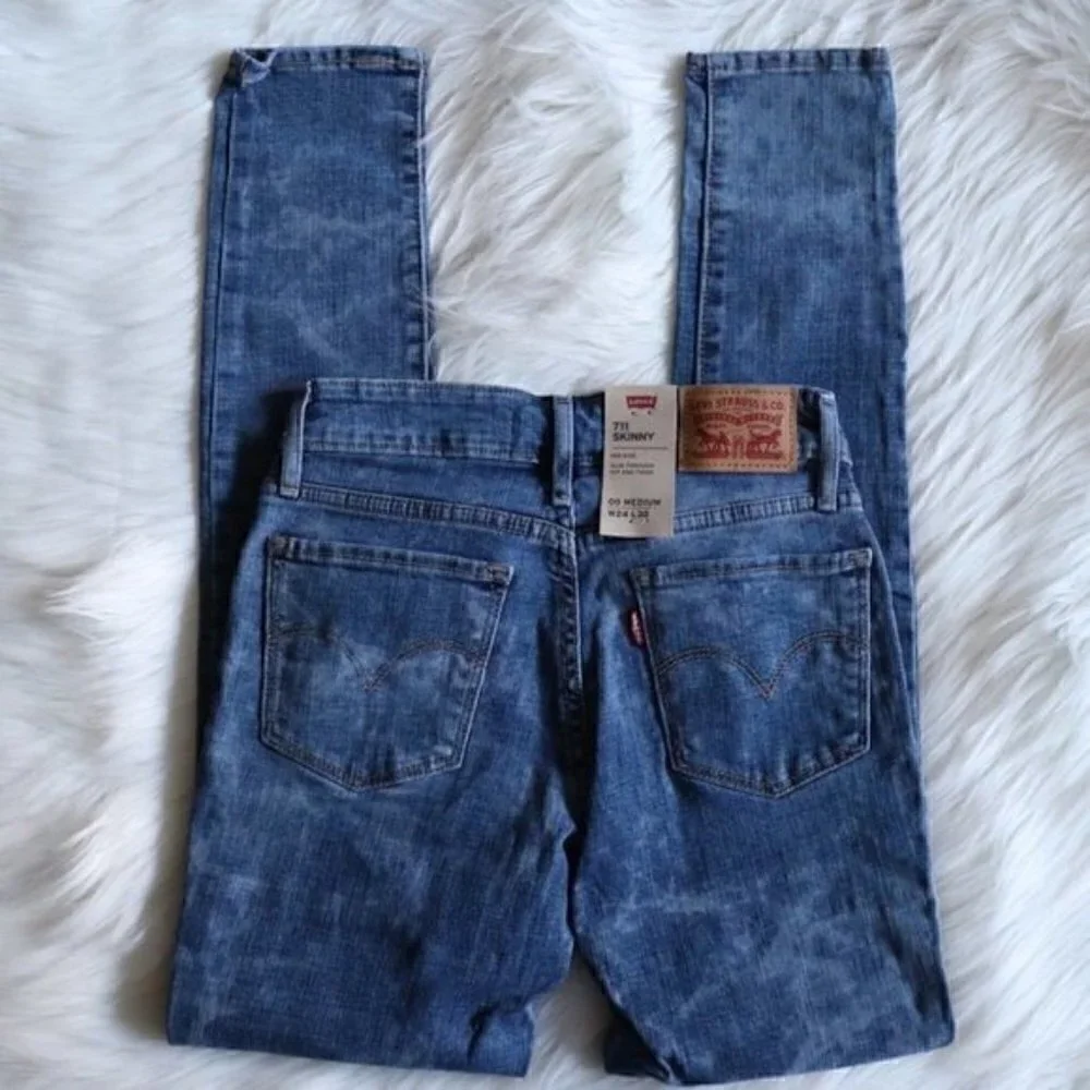 NWT Levis 711 Mid Rise Medium Wash Skinny Jeans Size 24 Watercolor Print